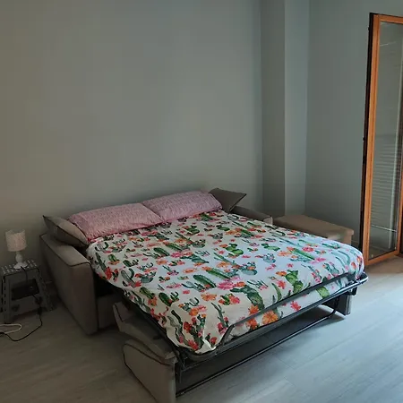 Guest house Uriel 4 *